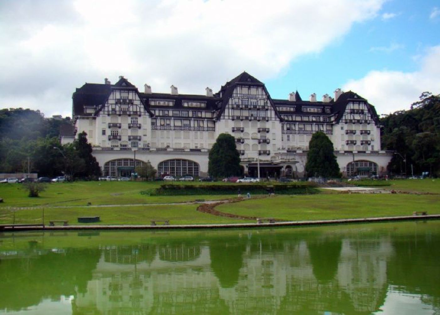 Em Petropolis-RJ, descrito como o maior casino de jogos da America Latina. Mas funcionou apenas dois anos.